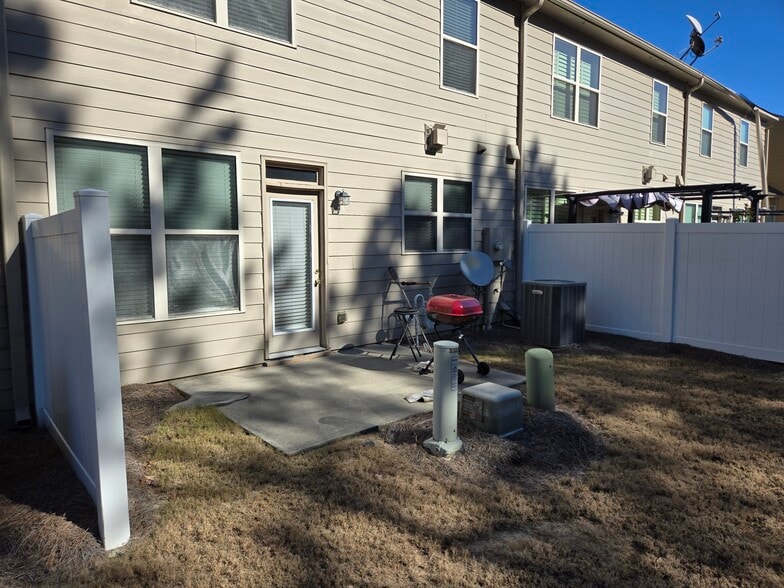 Building Photo - 3328 Sardis Bend Dr