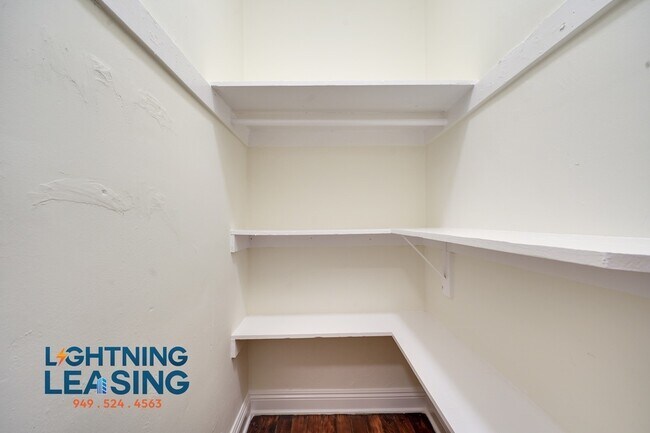 Building Photo - 923 S Bonnie Brae St