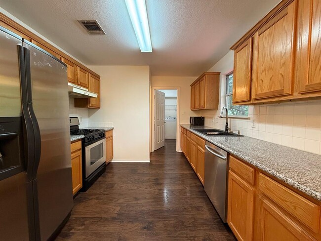 Building Photo - 1464 David Curry Dr