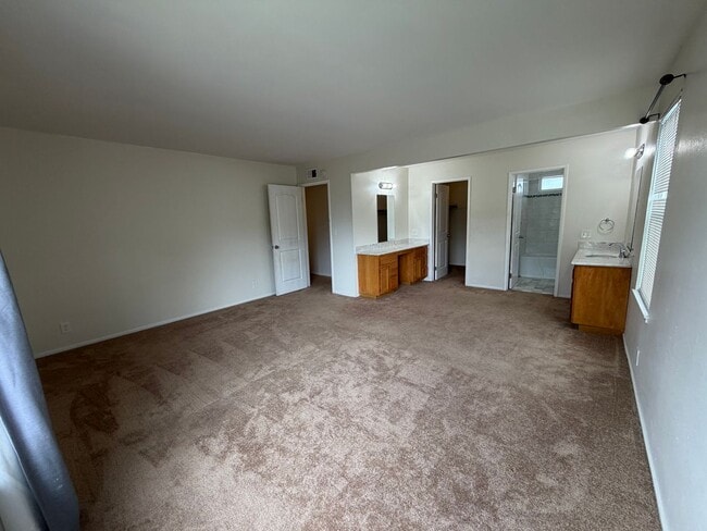 Building Photo - Welcome to this stunning 4 bedroom 2.5 bathroom home located in Fremont