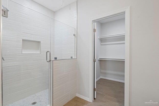 Building Photo - 11 W Driftwood St