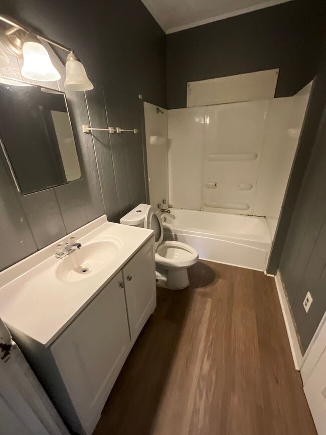 Building Photo - 6407 Henderson Ave