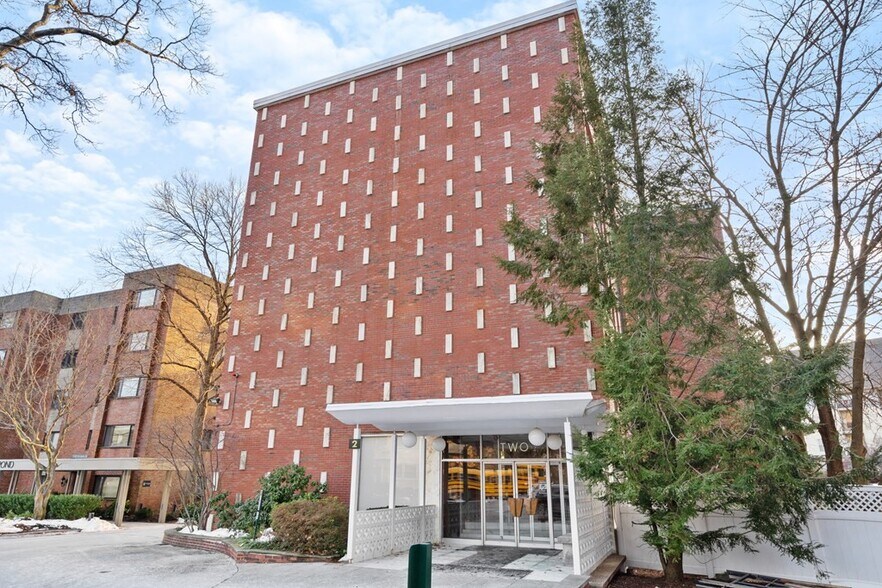 Building Photo - 2 Hammond Pond Pky
