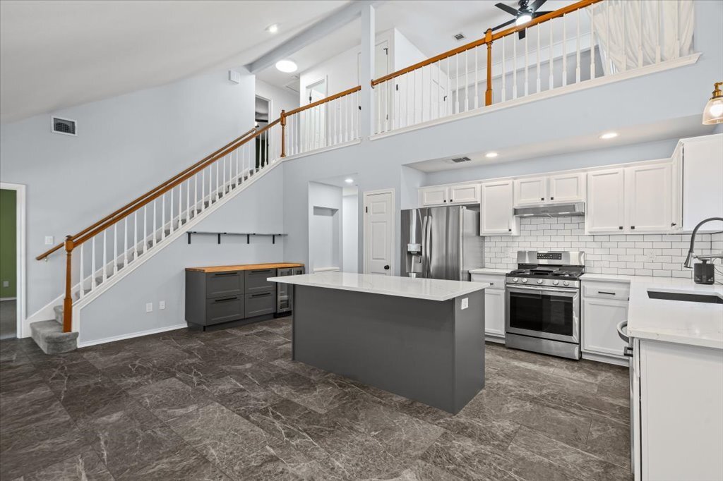 Building Photo - 910 Markham Ln