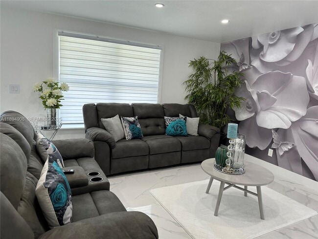 Building Photo - 4531 SW 42nd Terrace