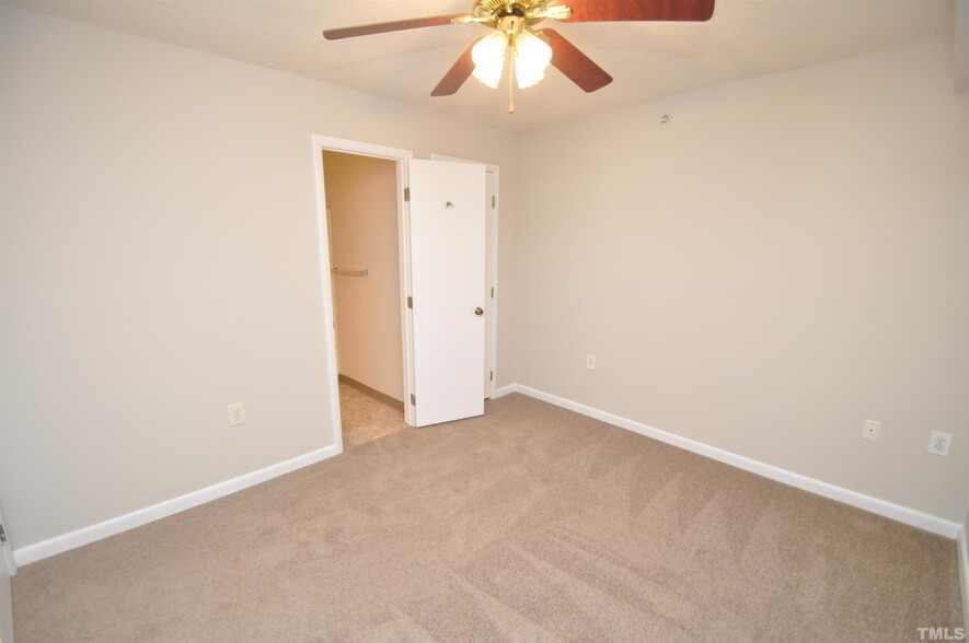 Building Photo - Room in Condo on Crab Orchard Dr