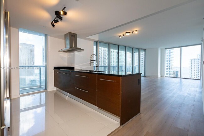Building Photo - 495 Brickell Ave