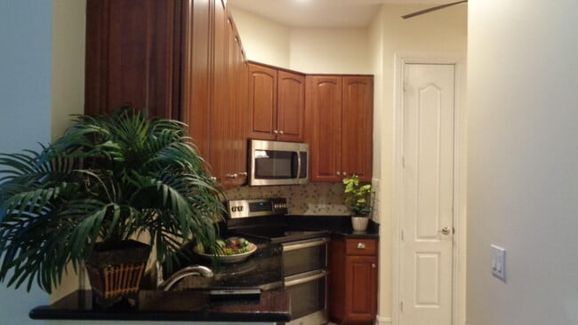 Building Photo - 1825 Bridgepointe Cir