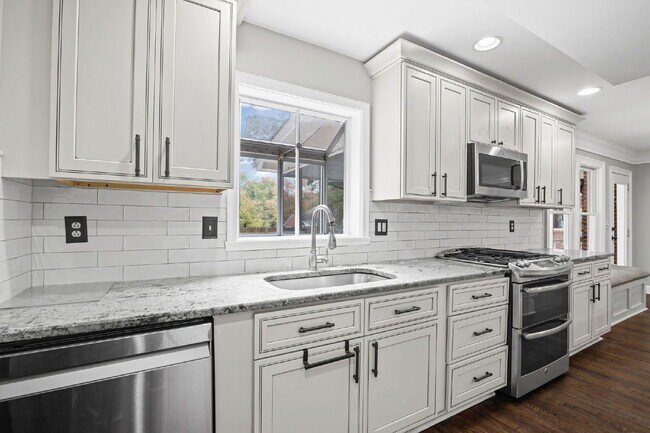 Building Photo - 815 Sudbury Rd NE