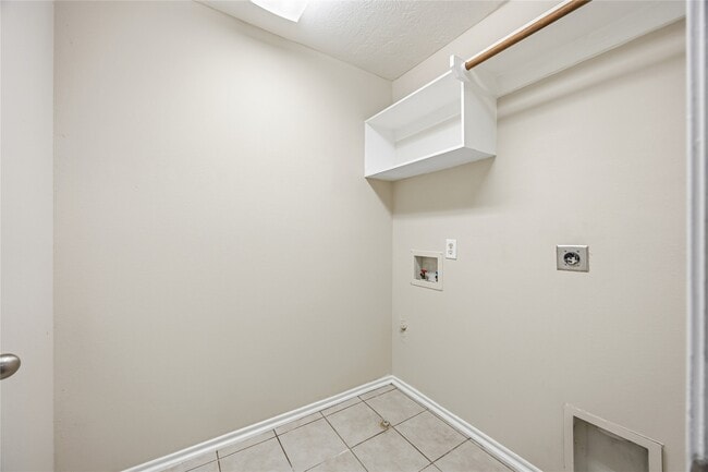 Building Photo - 14322 Mooreview Ln