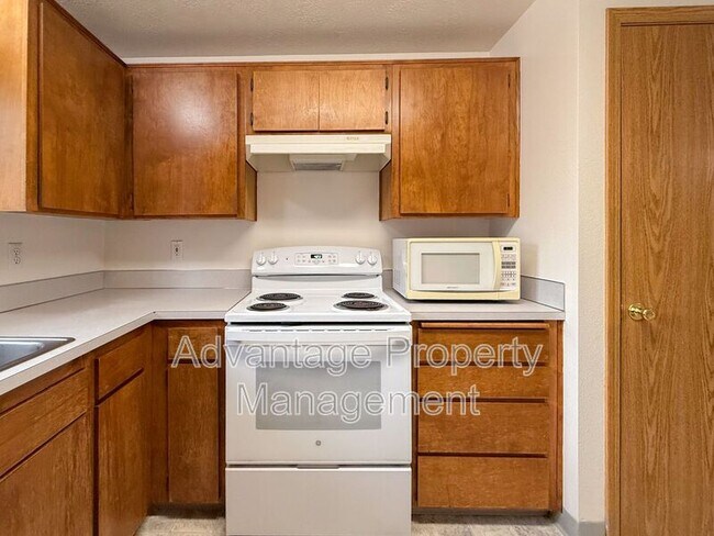 Building Photo - 240 S Monmouth Ave