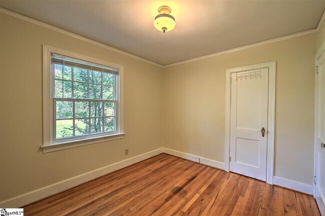 Building Photo - 10 Buist Ave