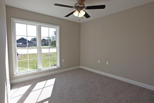 Building Photo - Stunning 4-Bedroom Home with Modern Amenit...