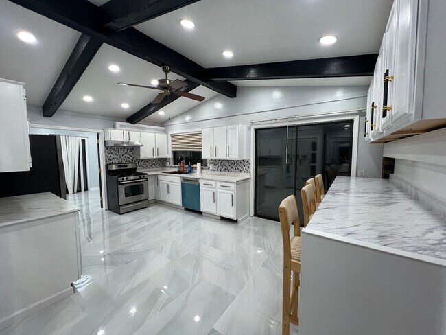Building Photo - 43309 Westview Dr