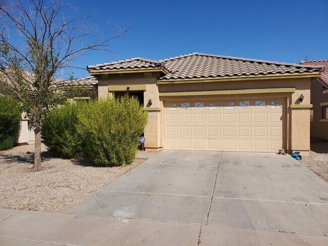 Building Photo - Nice 3 bed 2 bth and den home