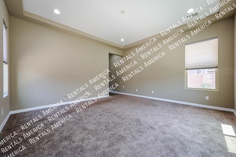 Building Photo - 3325 E Coconino Dr