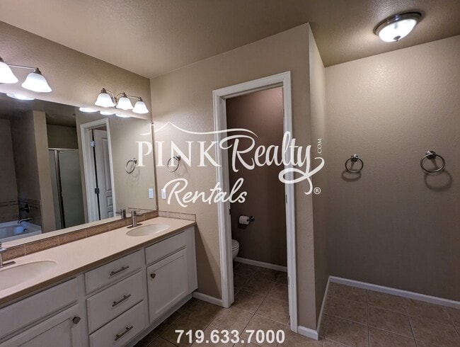 Building Photo - 2002 Phillips Alley