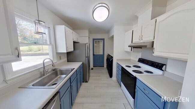 Building Photo - 4711 Highview Pl