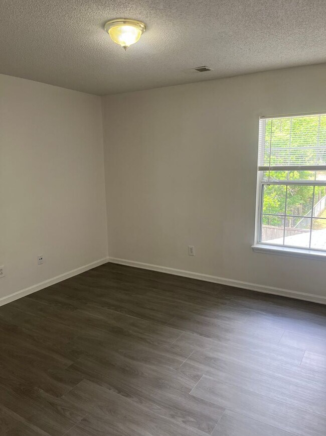 Building Photo - Available now. Great 4BR/2.5BA Home in Park Hill Place!