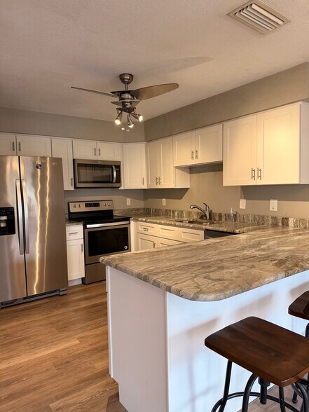 Building Photo - 17404 Dumont Dr