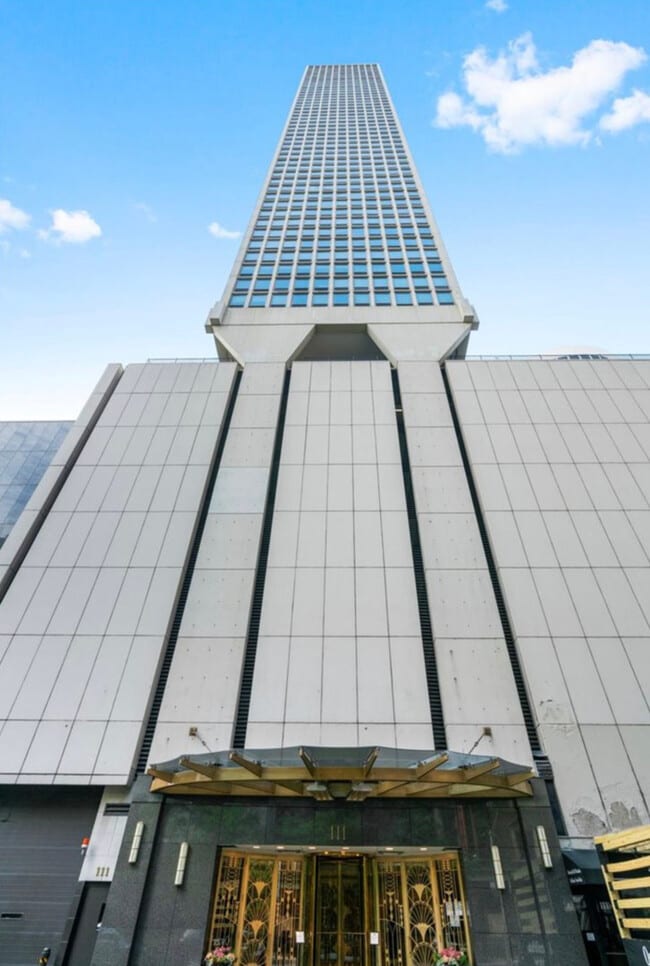 Building Photo - 111 E Chestnut St