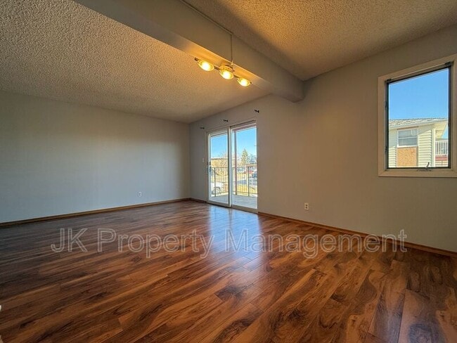 Building Photo - 2300 14th Ave S