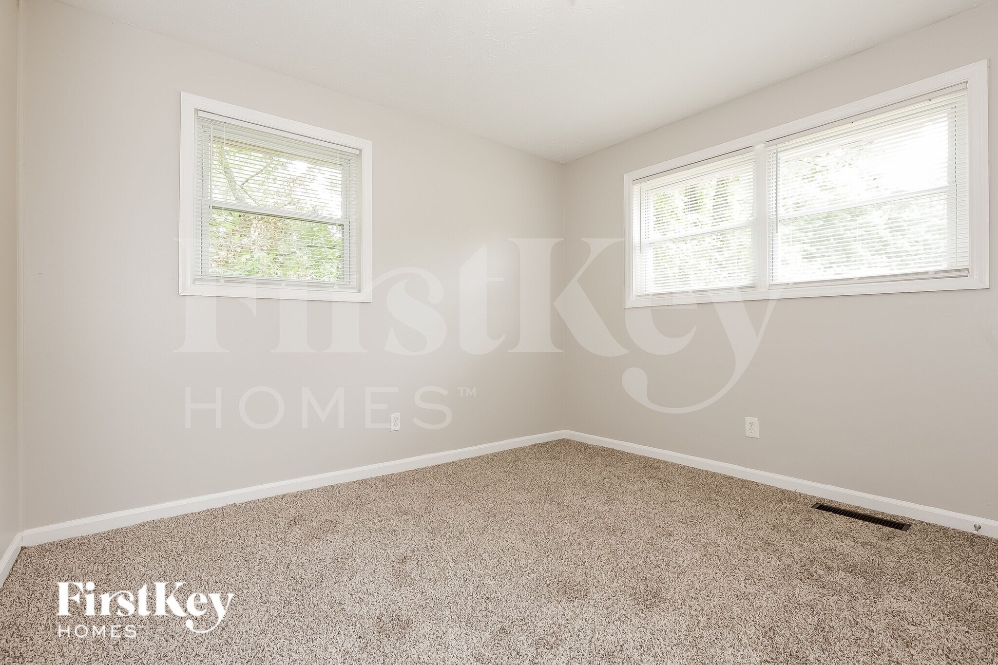 Building Photo - 4971 Oakdale Dr