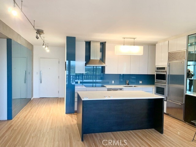 Building Photo - 999 N Doheny Dr
