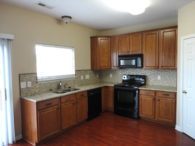Building Photo - 690 Triple Crown Ct