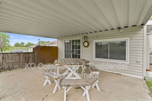Building Photo - 7809 NE San Rafael Dr