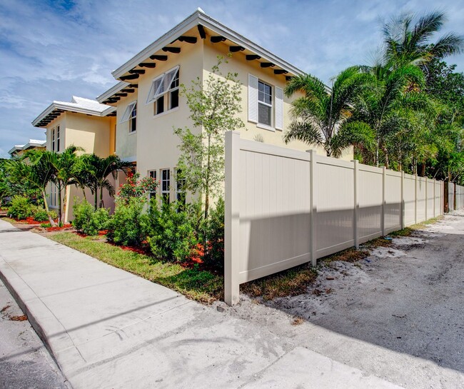 Building Photo - Bermuda Cay Townhomes