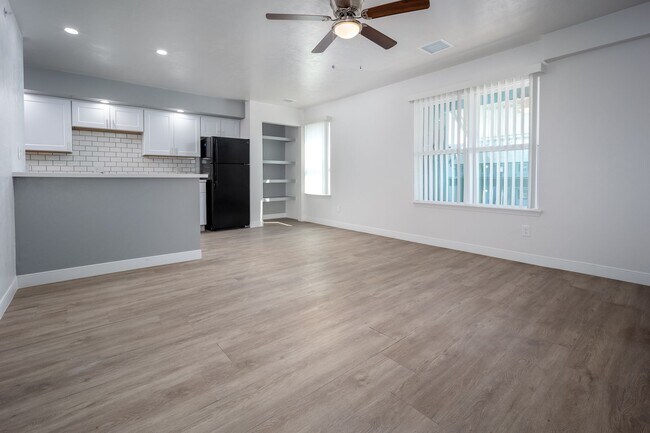 Building Photo - * $300 off April & May Rent *