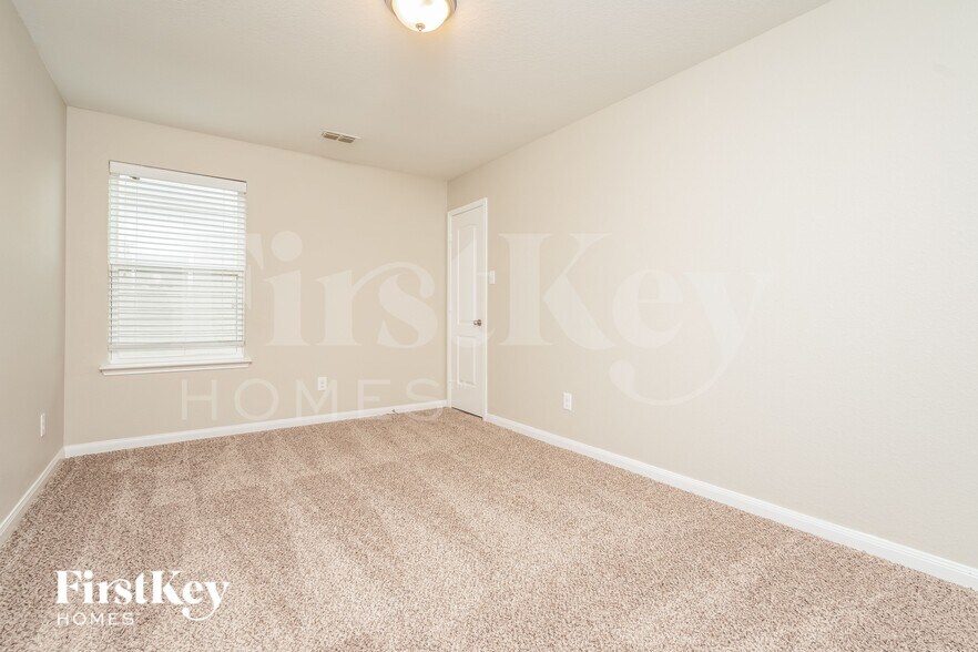 Building Photo - 3014 Flowering Springs Dr