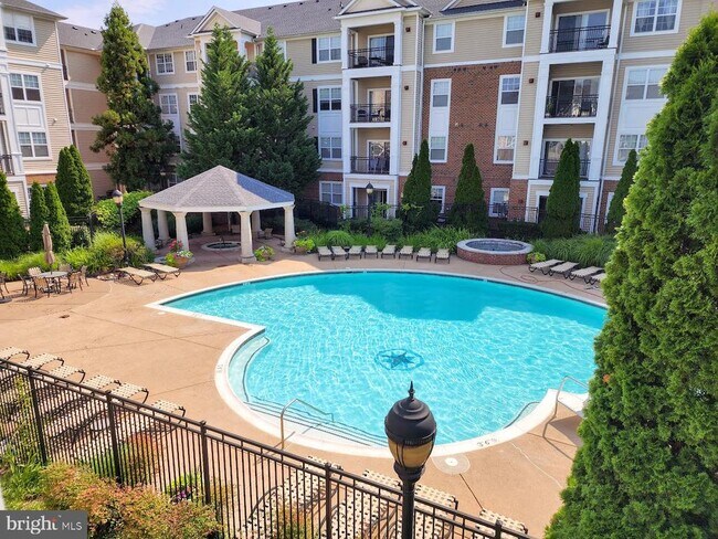 Building Photo - 12956 Centre Park Cir