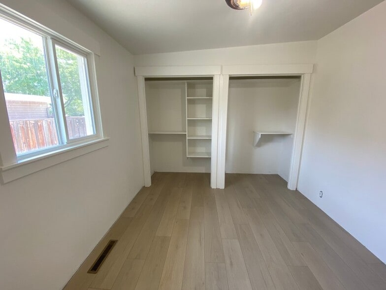 Building Photo - 1451 Lynnwood Ave