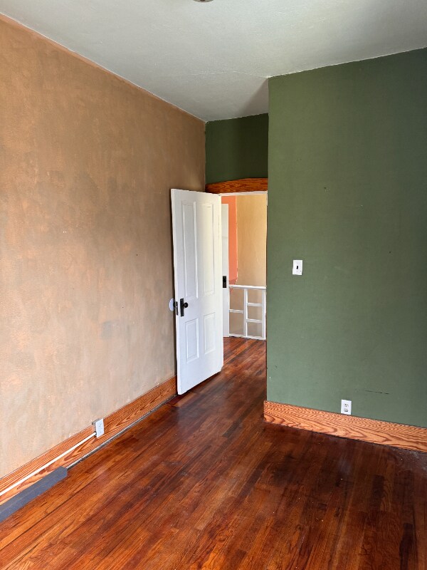 Building Photo - 107 W Hempstead Ave