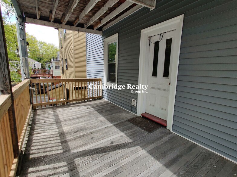 Building Photo - 20 Madison St