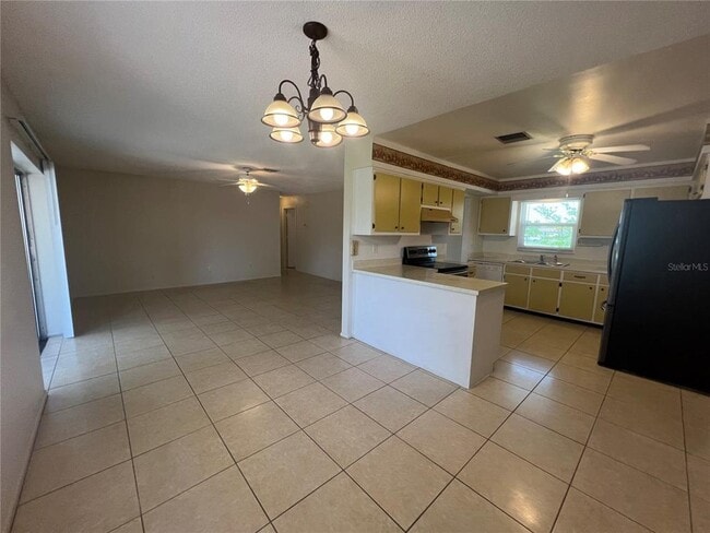 Building Photo - 2372 Abscott St