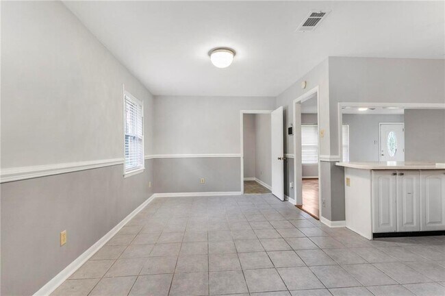 Building Photo - 2316 Woodland Rd