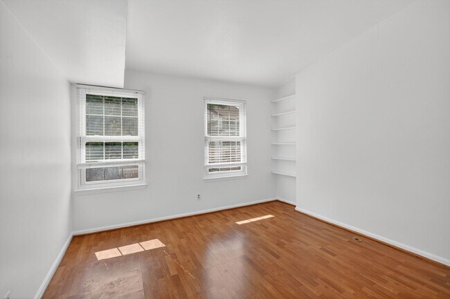 Building Photo - 15 Pickering Ct