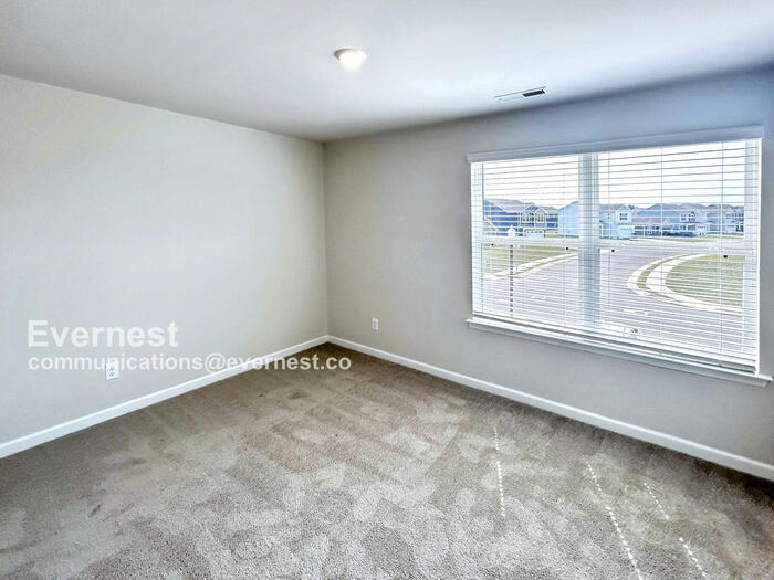 Building Photo - 3231 Quintana Dr