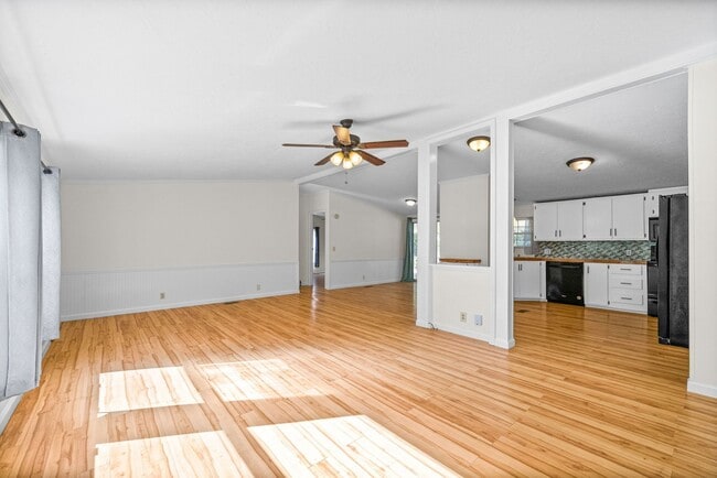 Building Photo - 315 Riverview Dr