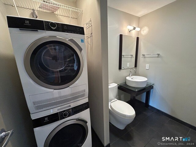 Building Photo - 111 deKoven Drive