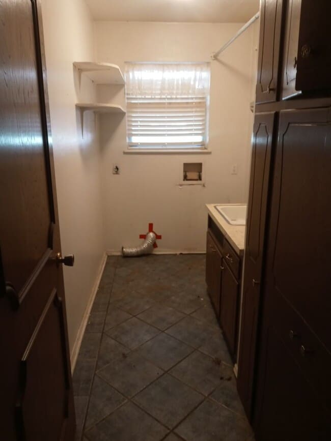Building Photo - Lease to Purchase Home!