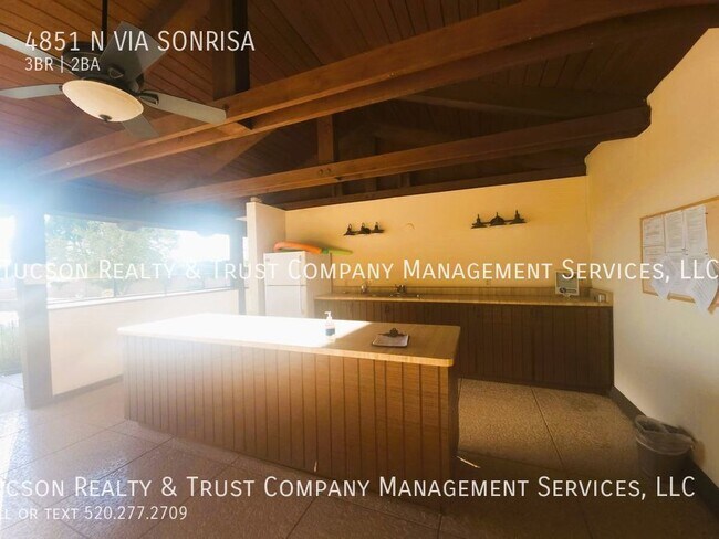 Building Photo - 4851 Vía Sonrisa