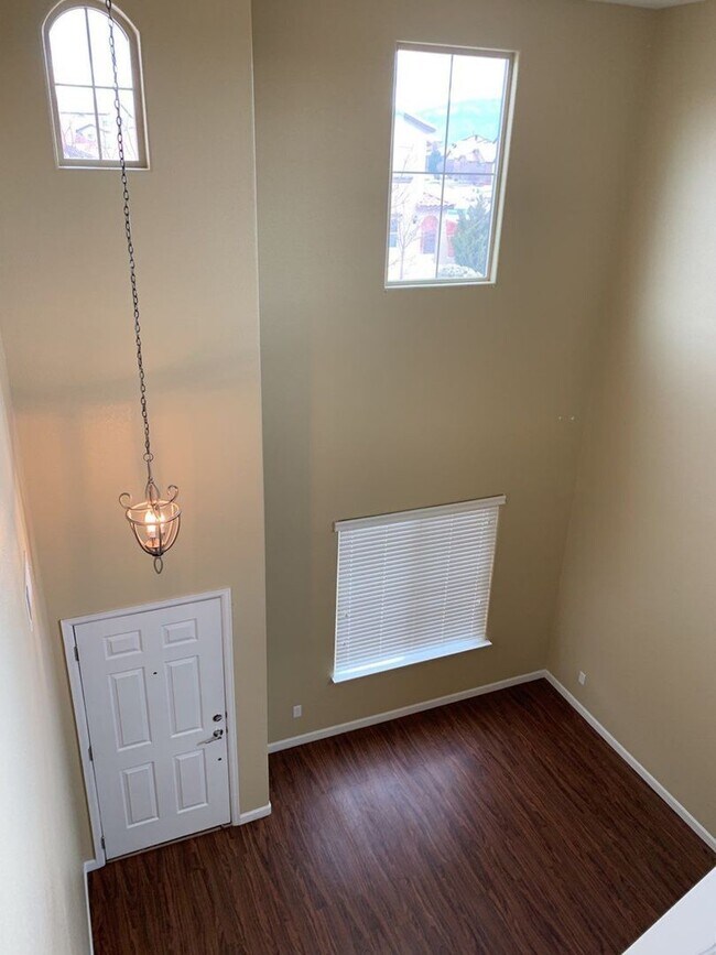 Building Photo - 229 Loma Linda Loop NE