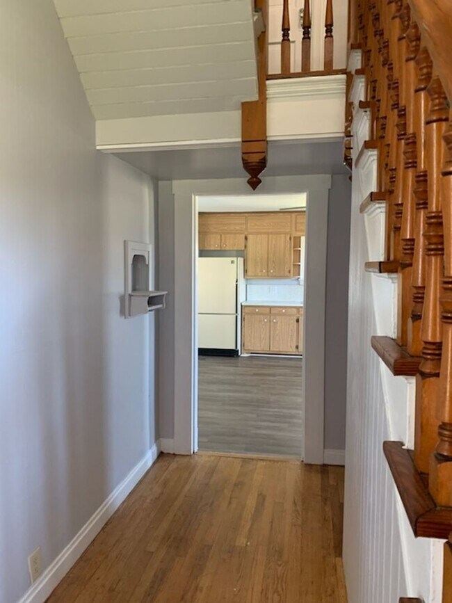 Building Photo - 3911 Old Hwy 100