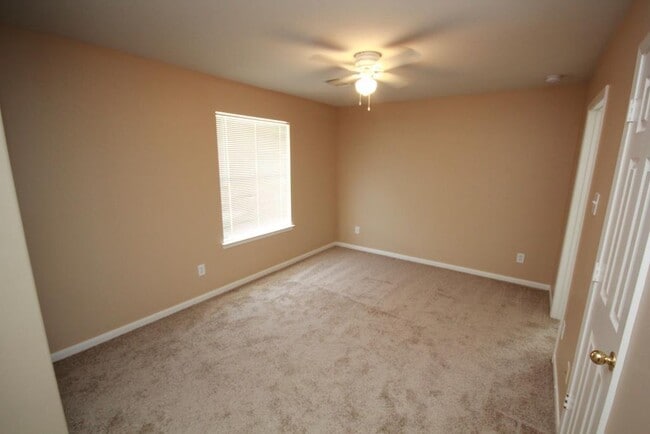 Building Photo - 6418 Mountain Pines Ln