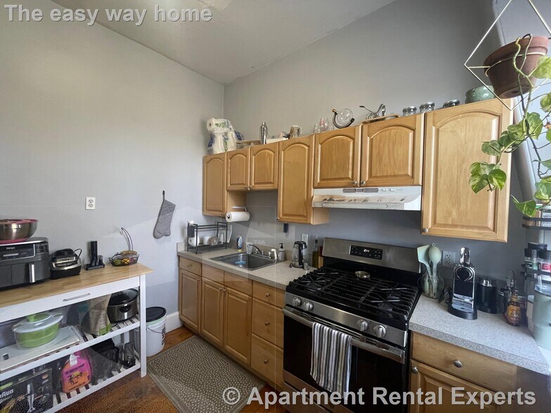 Building Photo - 61 Adams St