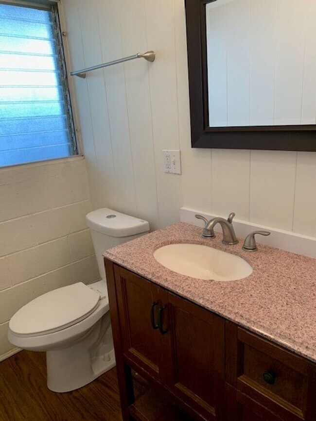 Building Photo - Waikiki Studio Unit - Electric, Water & Sewer included - Avail now!